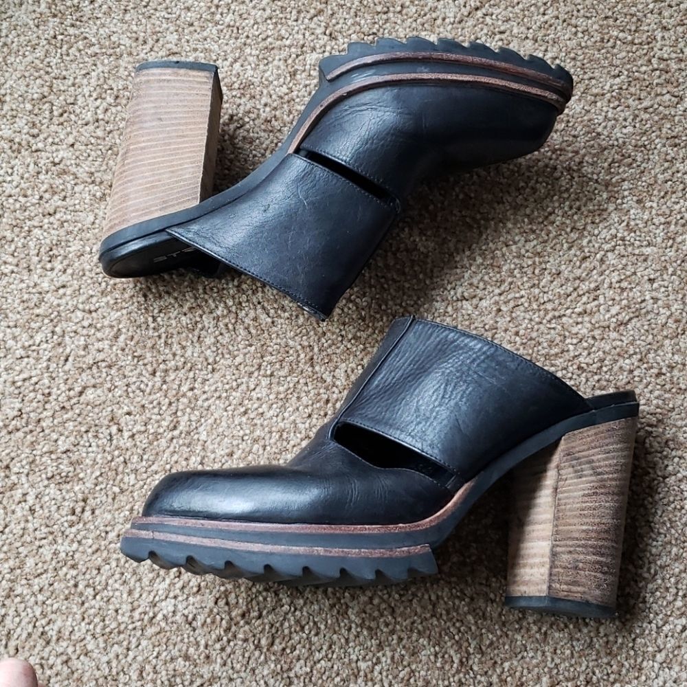 STRATEGIA Leather chunky mules